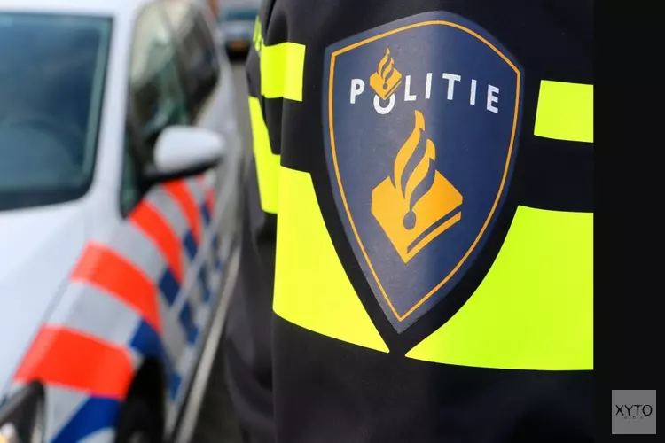 Automobilisten helpen motoragent bij aanhouding agressieve vandaal in Den Helder