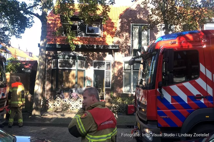 Uitslaande brand in rijtjeshuis Den Helder onder controle