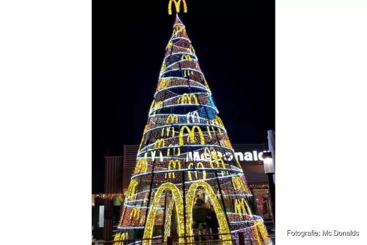 Mega Kerstboom bij McDonald’s Den Helder