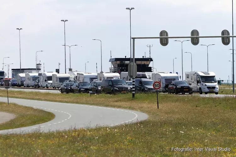 Hemelsvaart drukte bij de boot naar Texel en corona maatregelen