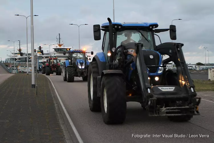 Texelse boeren voor een kort protest naar Den Helder