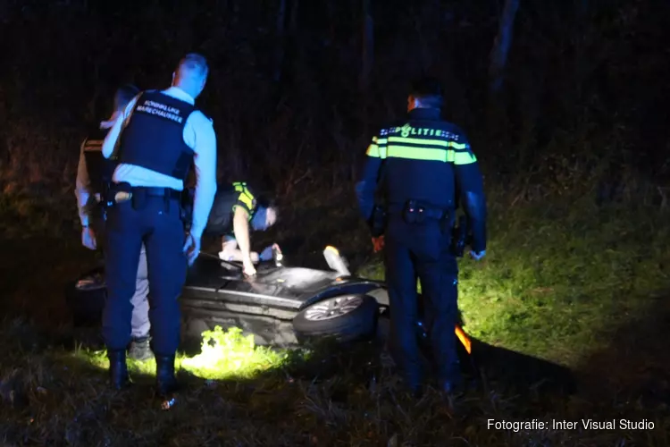 Bestuurder te water geraakte auto op de vlucht