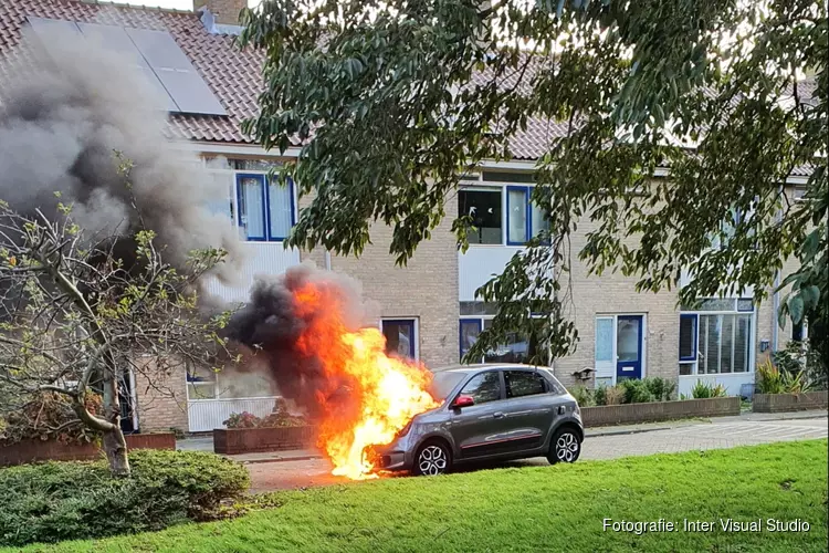 Auto in brand in Den Helder