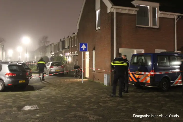 Gewonde bij vernieling aan woning, politie zoekt getuigen