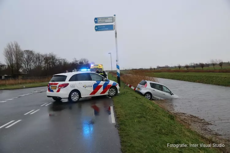 Auto te water in Den Helder