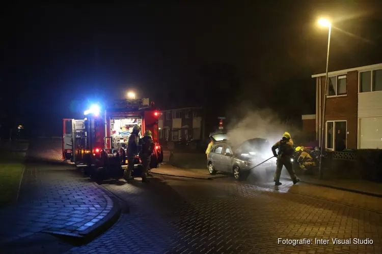 Autobrand Schoenertraat snel onder controle