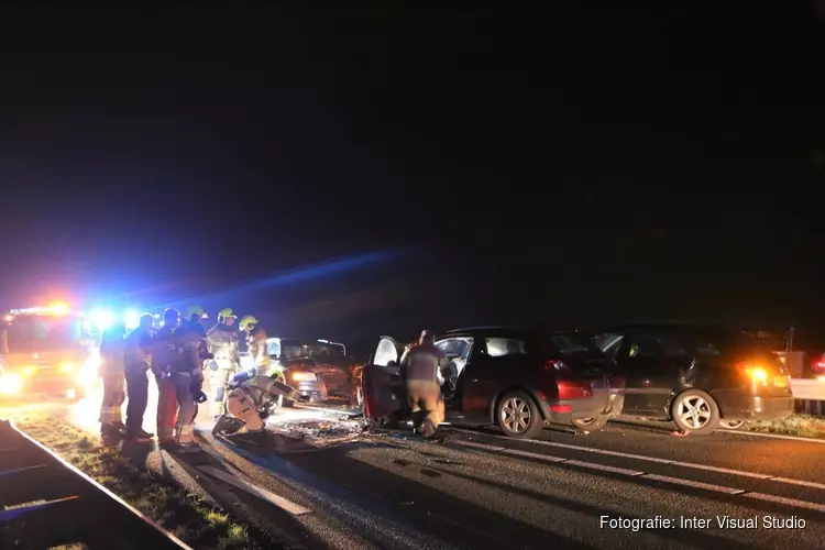 Drie auto&#39;s betrokken bij botsing in Julianadorp, twee gewonden