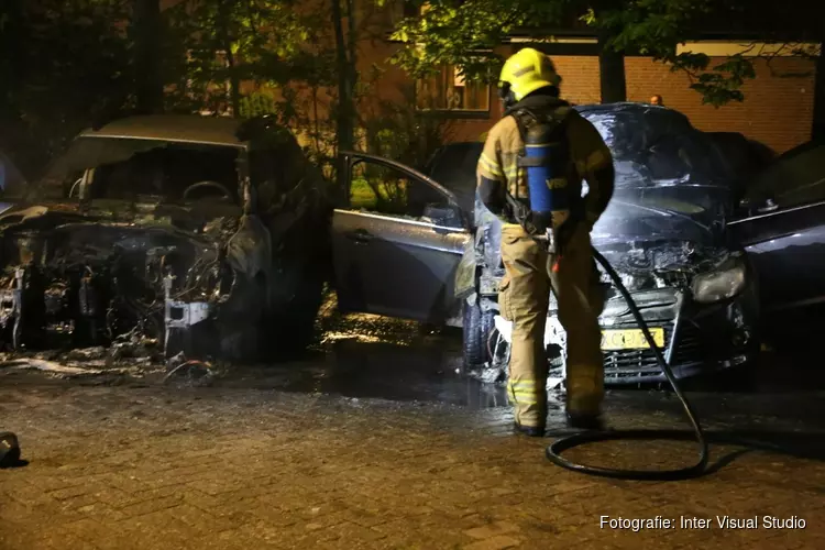 Getuigen gezocht van twee autobranden