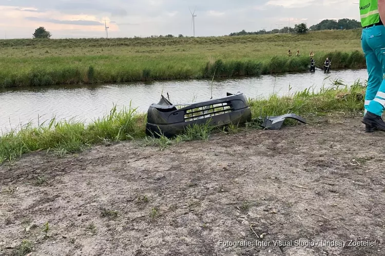 Hulpdiensten vinden bumper in het water bij Anna Paulowna