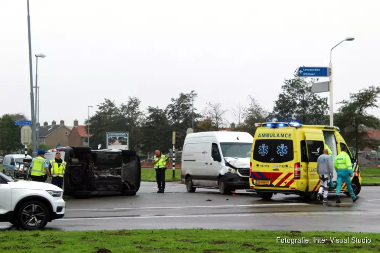 Twee bestelbussen botsen op elkaar aan de Ravelijnweg