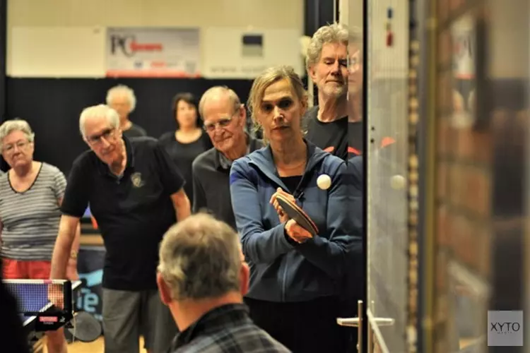 Bettine Vriesekoop opent OldStars tafeltennis bij TTV Noordkop