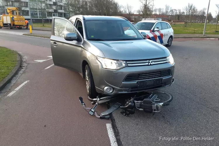 Fietser aangereden op rotonde Waddenzeestraat