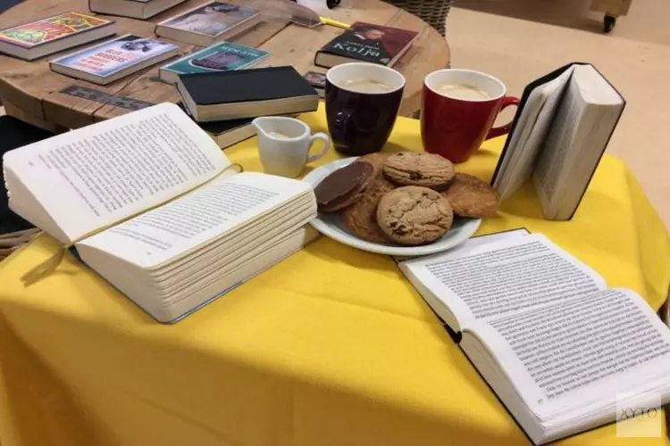 Voorlezen voor volwassenen in de bibliotheek