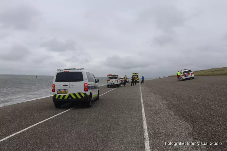 Hulpdiensten in Den Helder rukken uit voor professionele zwemmer