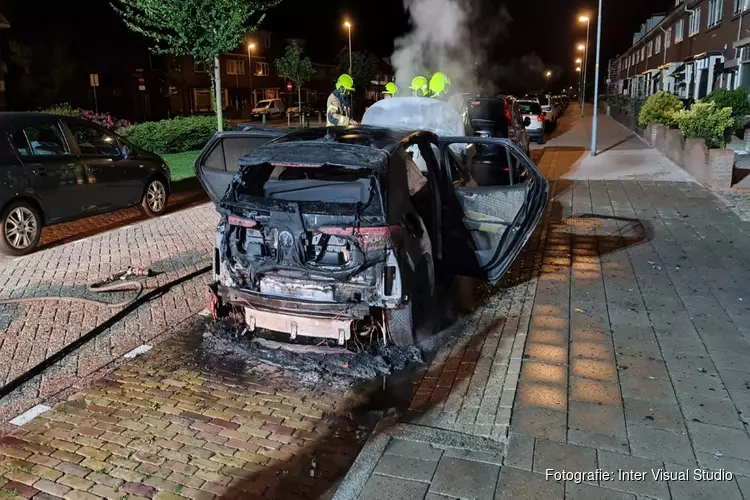 Auto door brand verwoest in Ooievaarstraat