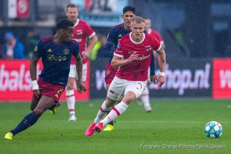 AZ bezorgt Ajax eerste nederlaag in boeiend gevecht