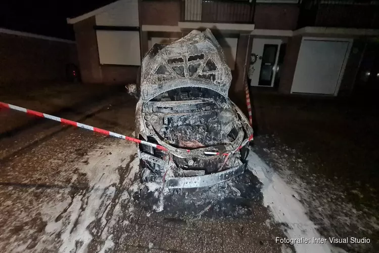 Auto door brand verwoest in Klaas Castercomstraat