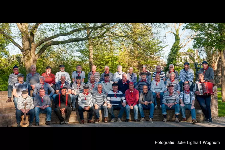 Shantykoor " &#39;t SCHEEPSTUYGH" in de Keesschuur