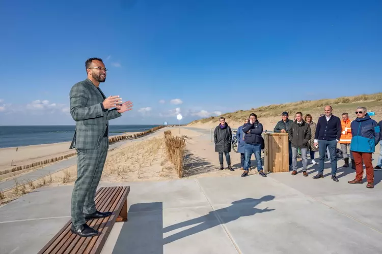 Nieuwe strandopgang Huisduinen officieel geopend