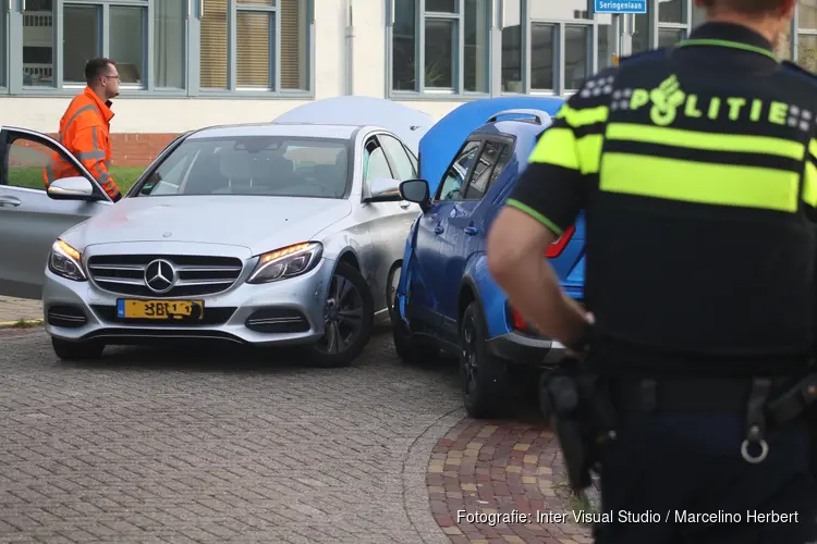 Botsing tussen twee auto`s in Den Helder