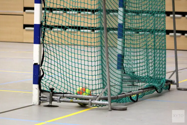 Zeemacht vrouwen krijgen dozijn aan treffers om de oren