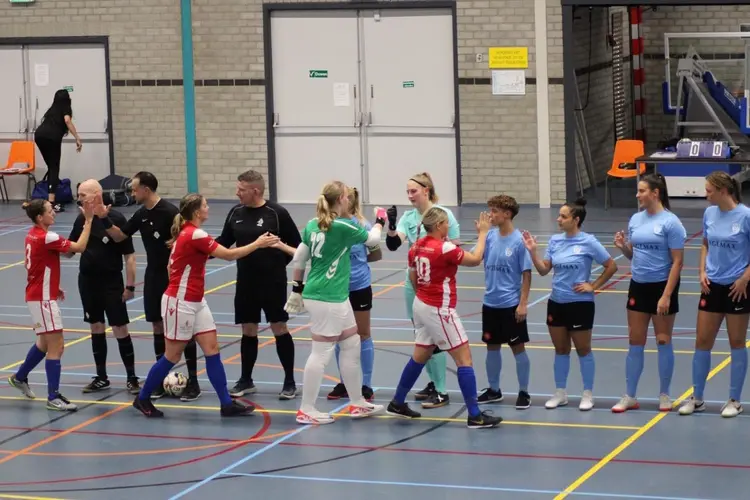 Zeemacht vrouwen niet opgewassen tegen ZVG Cagemax