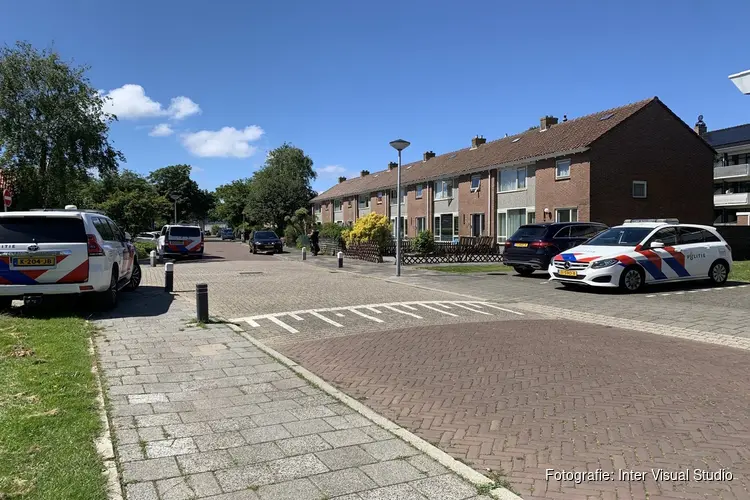 Politie valt woning binnen in Den Helder