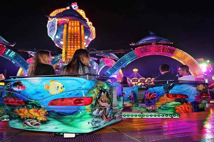 Kinderburgemeester Dien Hoogland opent samen met wethouder Camara de Zomerkermis