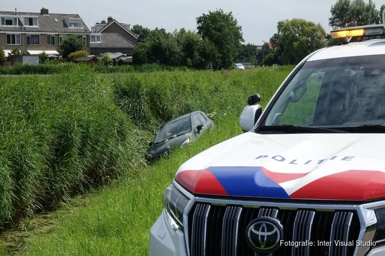 Auto te water langs Doggersvaart