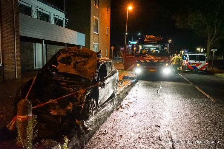 Auto door brand verwoest op Kanaalweg