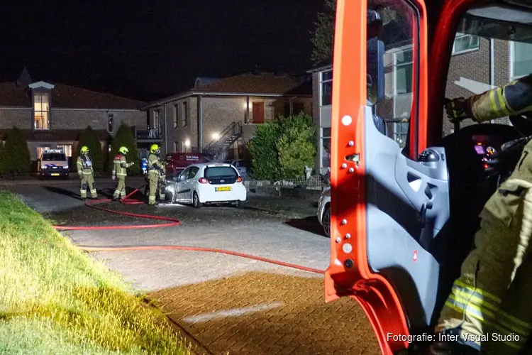 Auto in brand aan David Panstraat in Den Helder