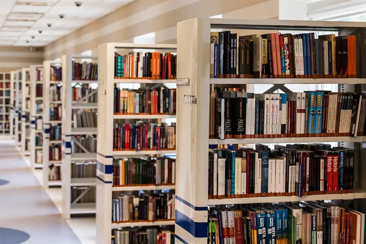 18-jarigen in Den Helder krijgen een jaar lang lidmaatschap bibliotheek cadeau