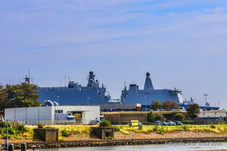 Brand op marinehaven in Den Helder