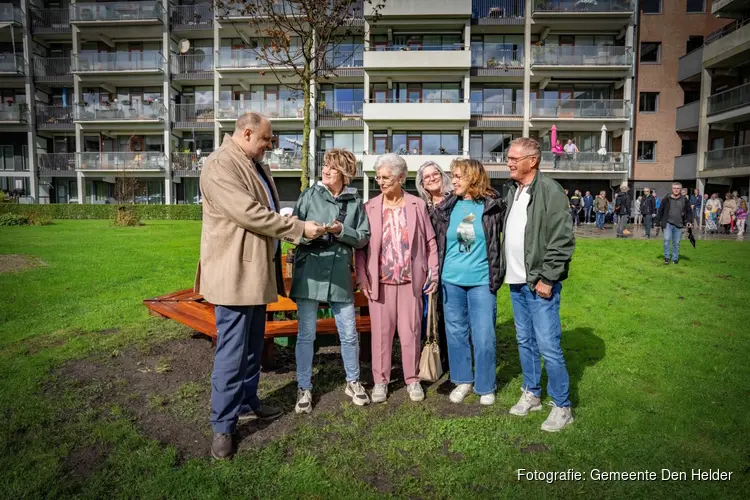 Nieuwe buurtbank bij Heiligharn