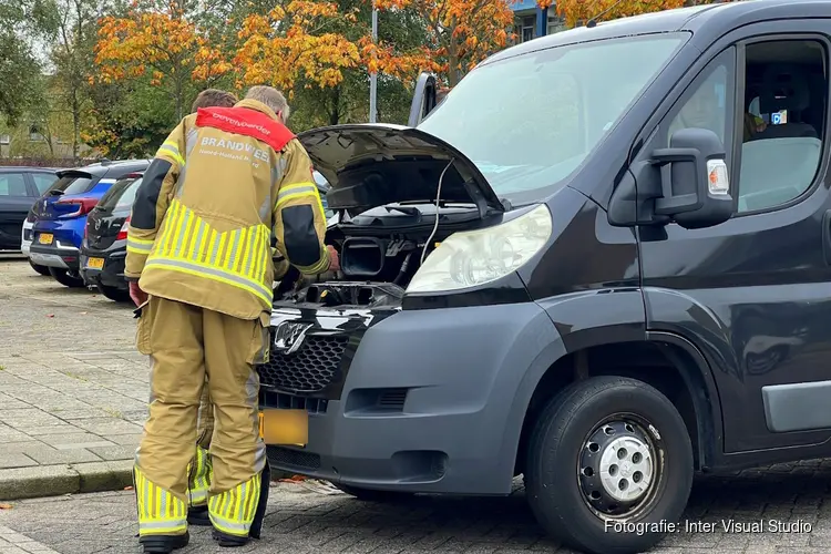 Bestelbus bijna in brand in Den Helder