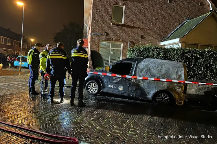 Politie onderzoekt autobrand in Den Helder