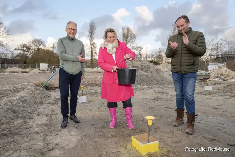 Start bouw 24 nieuwe huurwoningen gevierd