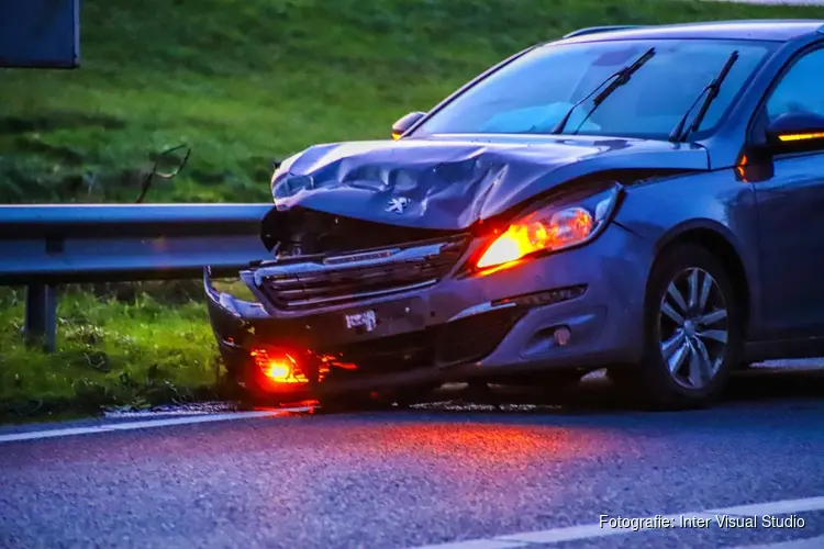 Ongeval op N99, betrokkene slaat op de vlucht, één gewonde