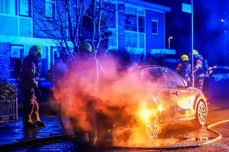 Autobrand aan Cornelis Riekelstraat