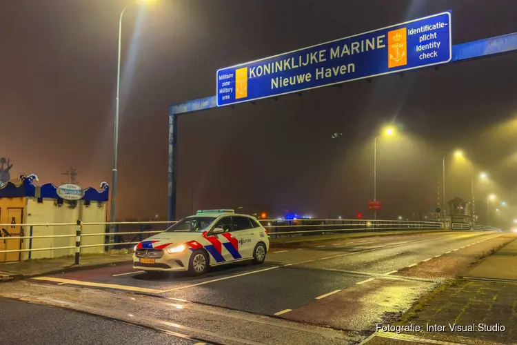 Overleden persoon aangetroffen in water bij Marineterrein