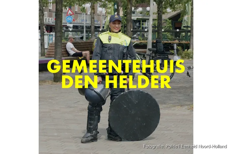 All Cops Are… in het gemeentehuis van Den Helder