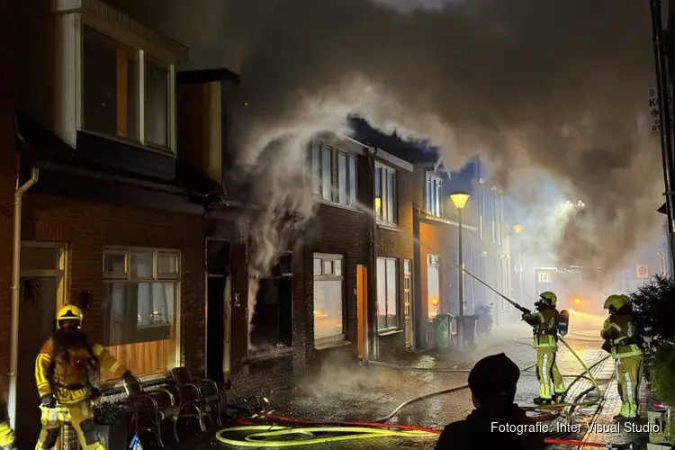 Woning verwoest bij grote brand in Den Helder