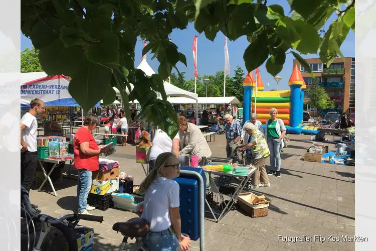 Marktdag bij winkel centrum Dorperweerth