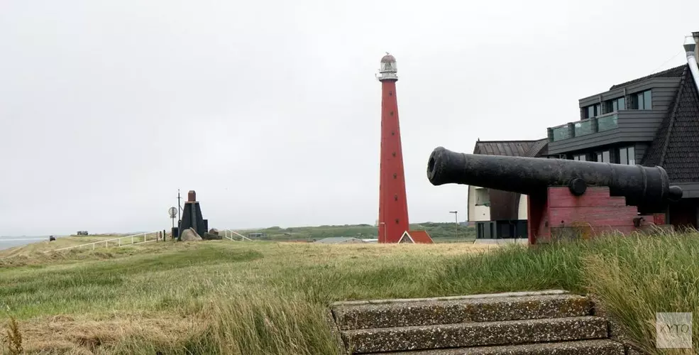 Groot explosievenonderzoek naar &#39;tientallen verdachte objecten&#39; op strand Den Helder van start