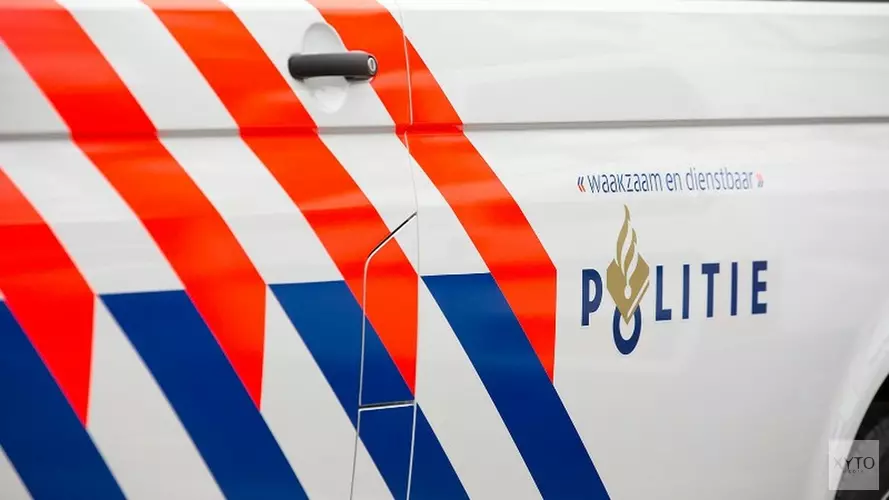 Man zonder rijbewijs wil &#39;oefenen&#39; en rijdt scooterrijdster van haar sokken