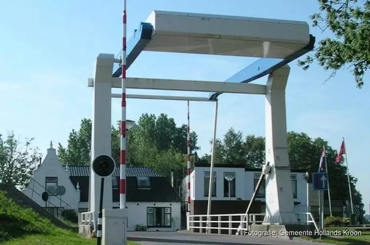 Van Ewijcksluisbrug afgesloten voor verkeer